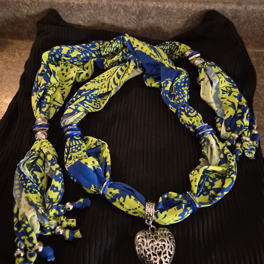 Elegant Blue and Green Scarf Necklace w/ Puff H